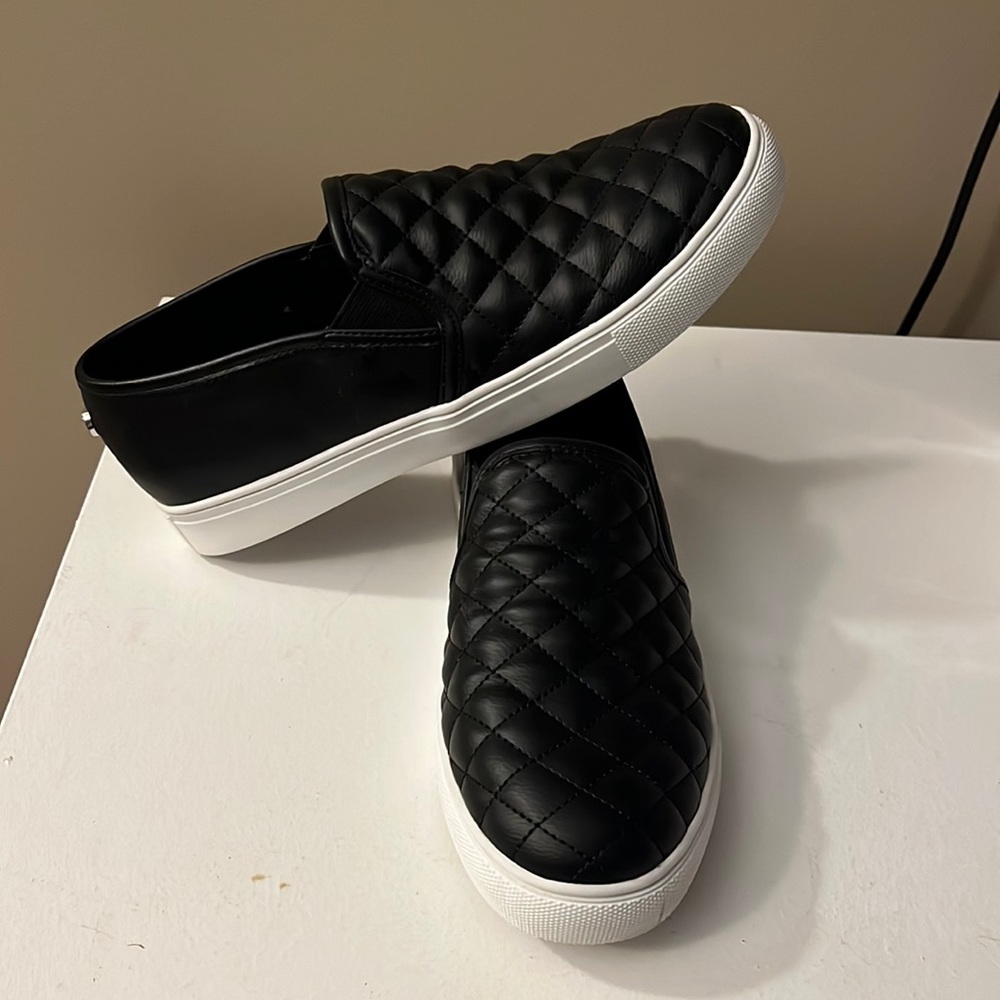Steve Madden Slip On NWOT